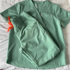 Figs scrubs Jade limited edition S&Sp top & pants